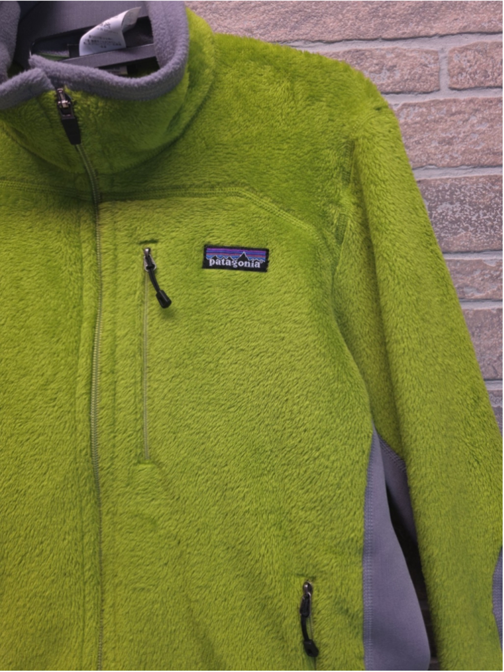 Patagonia Women’s R2 Fleece Jacket Green + Grey - Zip Pockets SZ L